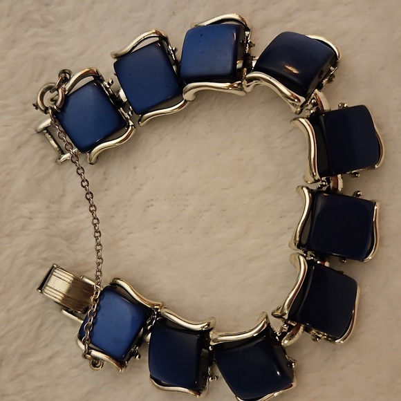 Vtg CORO 1940s Navy Blue Thermoset Moonglow Square Link Bracelet - Picture 2 of 7
